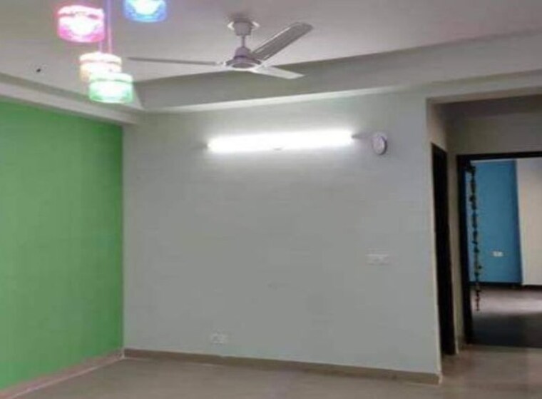 Room, ramesh nagar 3.5 Bedroom 165 Sq.Yd. Builder Floor In Ramesh Nagar Delhi 10193519