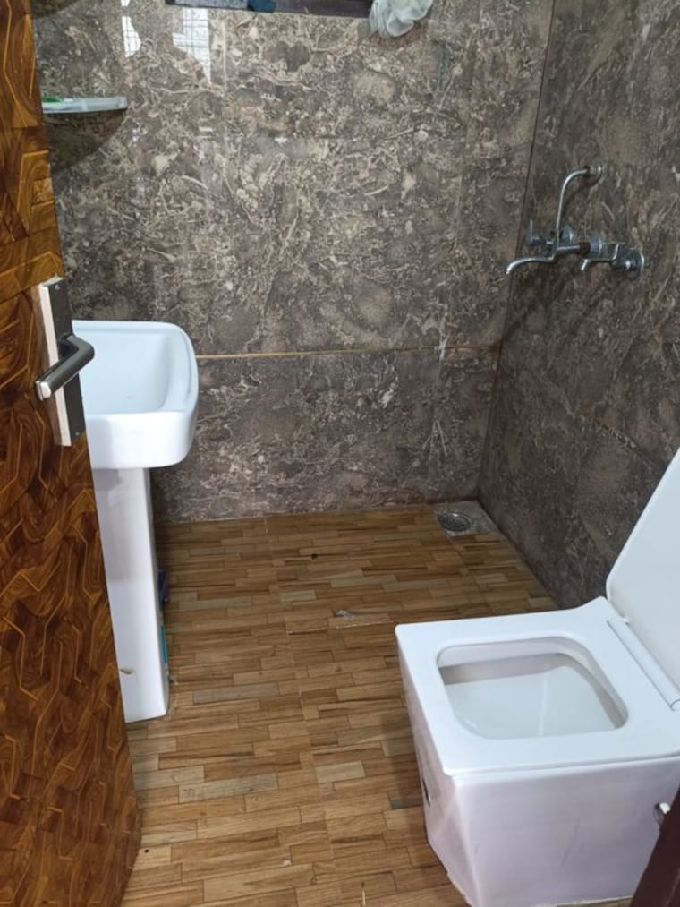 Bathroom, dlf-maiden-heights 2.5 Bedroom 900 Sq.Ft. Apartment In Jigani Bangalore 10193613