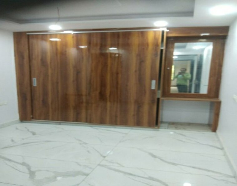 Room, ramesh nagar 3.5 Bedroom 200 Sq.Yd. Builder Floor In Ramesh Nagar Delhi 10193563