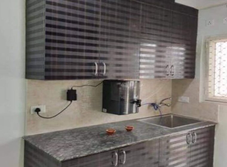 Bathroom, ramesh nagar 3.5 Bedroom 200 Sq.Yd. Builder Floor In Ramesh Nagar Delhi 10193563
