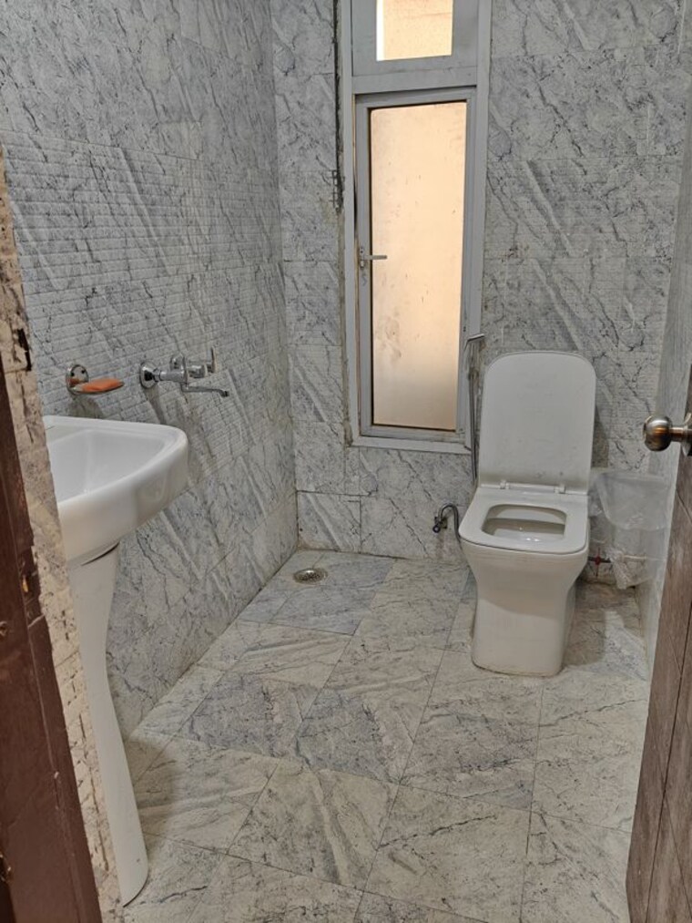 Bathroom, dosti-eastern-bay 3 Bedroom 1157 Sq.Ft. Apartment In Wadala Mumbai 10193695