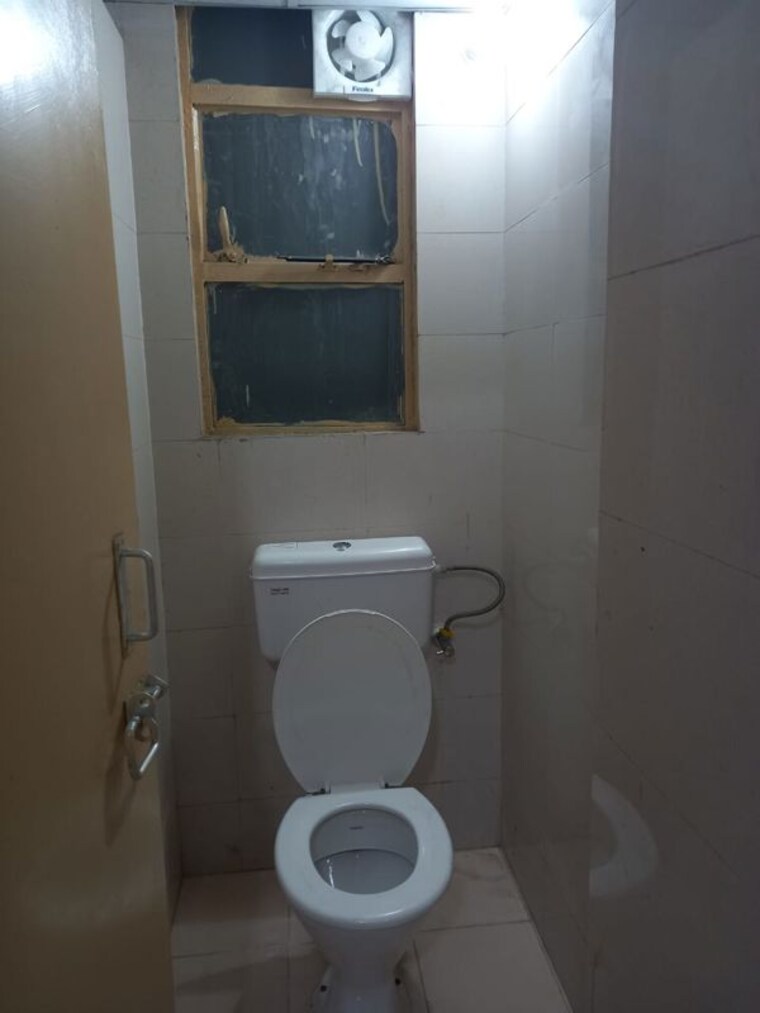 Bathroom, rajajipuram 4 Bedroom 926 Sq.Ft. Villa In Rajajipuram Lucknow 10192470