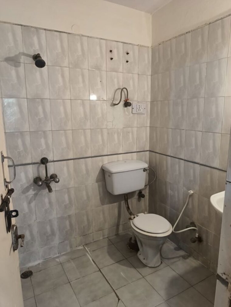 Bathroom, windsor-and-nova-society 2 Bedroom 980 Sq.Ft. Apartment In Ahinsa Khand 2 Ghaziabad 10193702