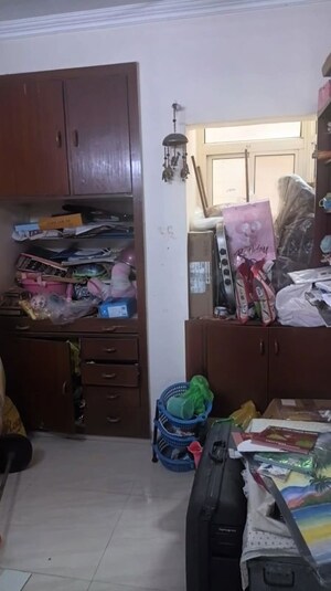 Furnished Amenities in 3 BHK Apartment at Jalvayu Towers, Sector 56 – for Rent