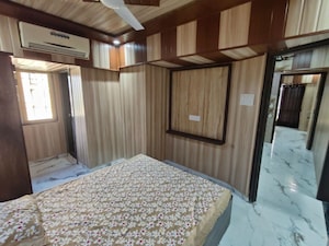 Bedroom in 2 BHK Apartment at Aarey Colony – for Rent