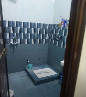 Bedroom in 2 BHK Apartment at Hazratganj – for Rent