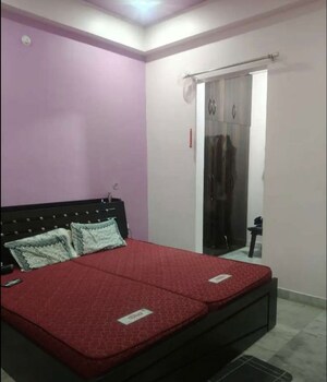 Bedroom in 2 BHK Apartment at Hazratganj – for Rent