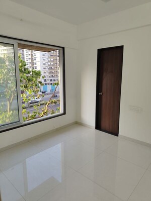 Room in 3 BHK Apartment at Kalpataru Magnus, Bandra East – for Rent