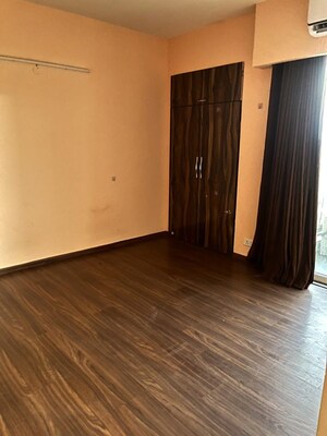 Room in 3 BHK Apartment at Emaar Emerald Estate, Sector 65 – for Rent