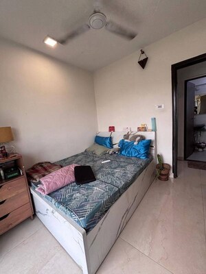 Bedroom in 2 BHK Apartment at Andheri West – for Rent