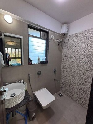 Team Area in 2 BHK Apartment at Andheri West – for Rent