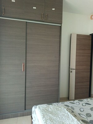 Room in 2 BHK Apartment at Chandak Cornerstone, Worli – for Rent