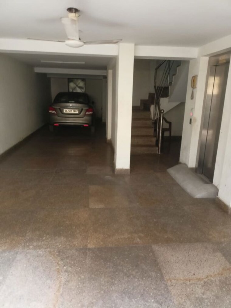  Parking, safdarjung enclave 3 Bedroom 1100 Sq.Ft. Builder Floor In Safdarjung Enclave Delhi 10193972