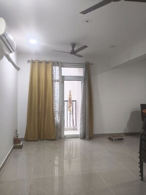 Room in 3.5 BHK Apartment at Gaur City 5th Avenue, Sector 4 Greater Noida – for Rent