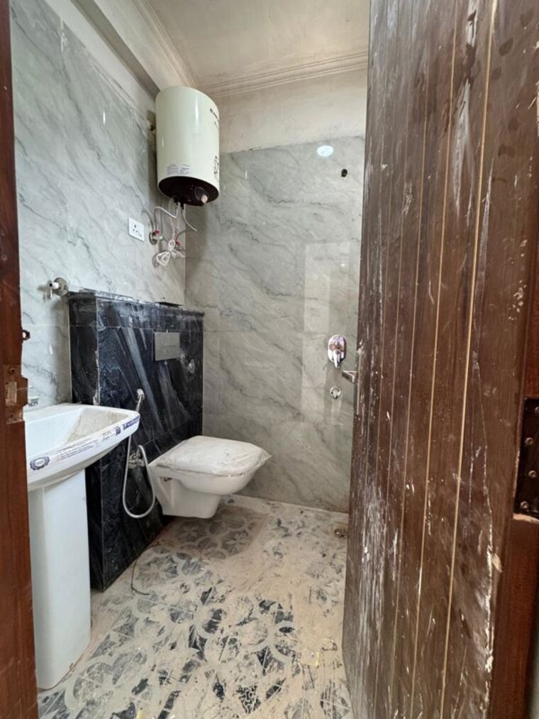 Bathroom, palm-residency-chhatarpur 3 Bedroom 1500 Sq.Ft. Apartment In Chattarpur Delhi 10193985