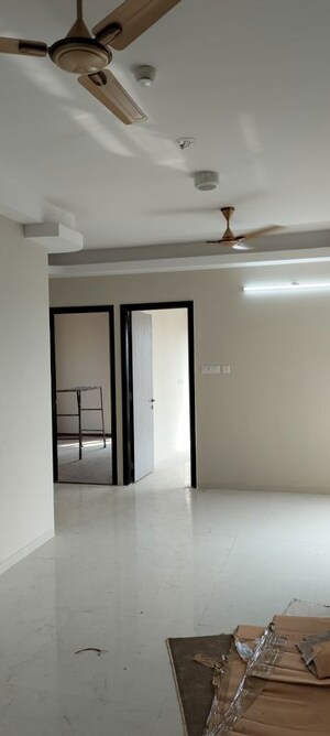 2 BHK Apartment For Rent in Ruparel Sky Green, Kandivali West