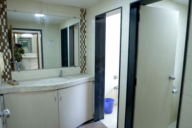 Washroom, dilkap-chambers Commercial Office Space 5500 Sq.Ft. In Andheri West Mumbai 10193991