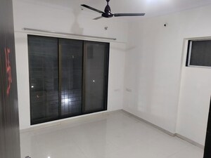 Room in 2.5 BHK Apartment at Sethia Kalpavruksh Heights, Kandivali West – for Rent