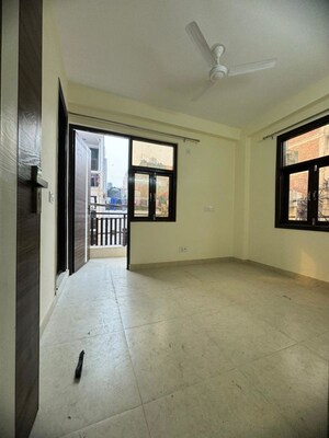 Room in 2 BHK Builder Floor at Palm Residency Chhatarpur, Chattarpur – for Rent