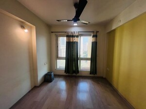 Room in 3 BHK Apartment at Hiranandani Canary, Ghodbunder Road – for Rent