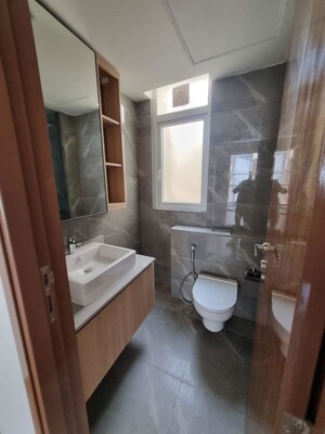 Bathroom in 4 BHK Builder Floor at DLF Royale Residences, Dlf Phase I – for Rent