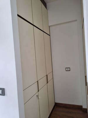 Building Lobby in 4 BHK Builder Floor at DLF Royale Residences, Dlf Phase I – for Rent