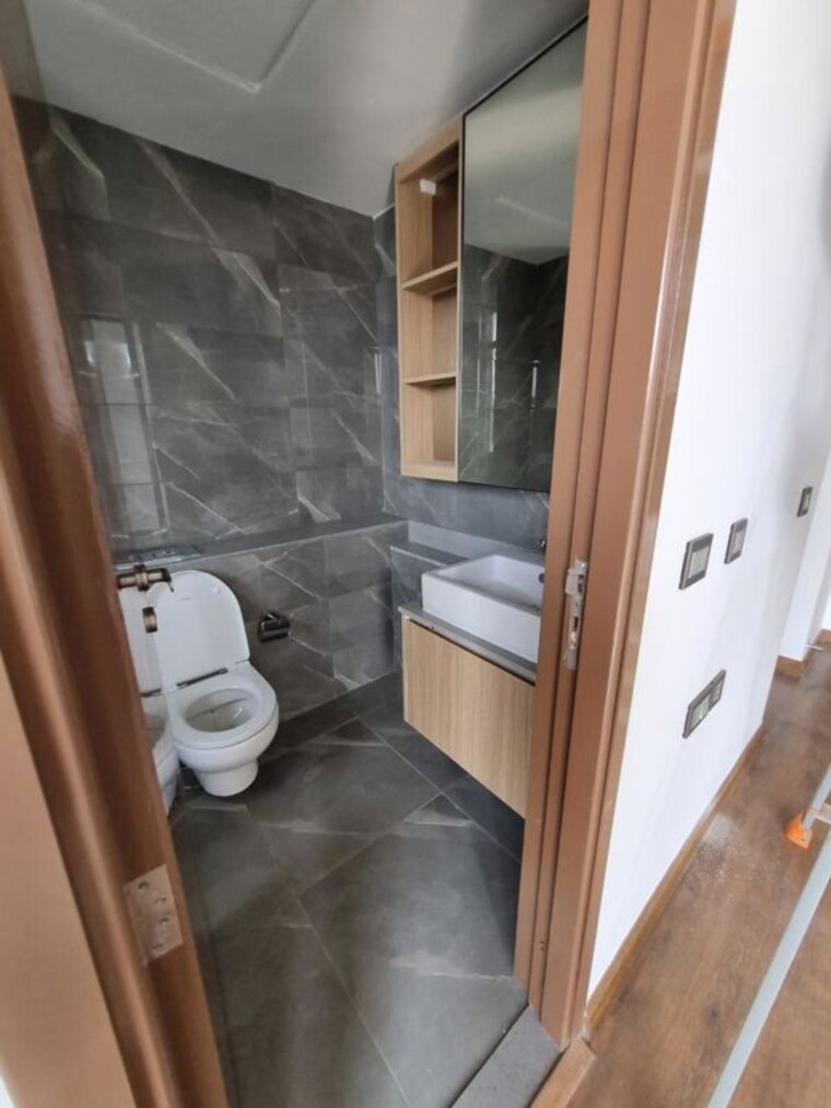 Bathroom, dlf-royale-residences 4 Bedroom 4500 Sq.Ft. Builder Floor In Dlf Phase I Gurgaon 10194036