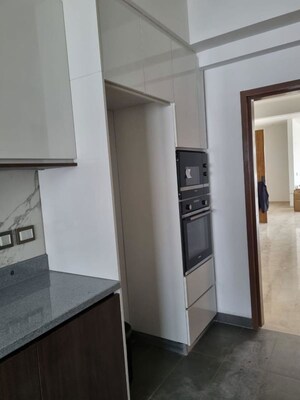 Building Lobby in 4 BHK Builder Floor at DLF Royale Residences, Dlf Phase I – for Rent