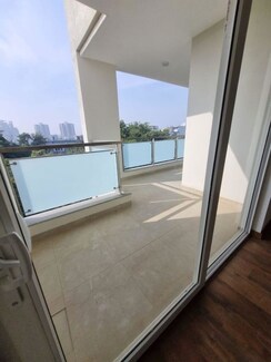 4 BHK + Pooja Room,Servant Room,Study Room,Extra Room Builder Floor For Rent in DLF Royale Residences