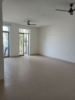 Room in 2.5 BHK Builder Floor at Smart World Gems, Sector 89 – for Rent