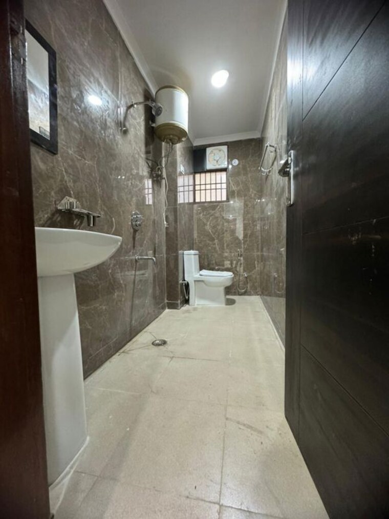 Bathroom, palm-residency-chhatarpur 3 Bedroom 1250 Sq.Ft. Apartment In Chattarpur Delhi 10194041