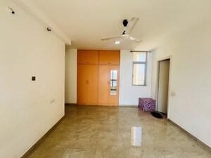 Room in 3 BHK Apartment at Hiranandani Cardinal, Ghodbunder Road – for Rent