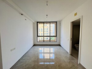 Room in 2.5 BHK Apartment at Hiranandani Cardinal, Ghodbunder Road – for Sale