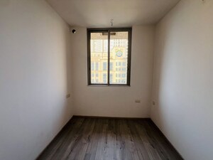 Room in 2.5 BHK Apartment at Hiranandani Cardinal, Ghodbunder Road – for Sale