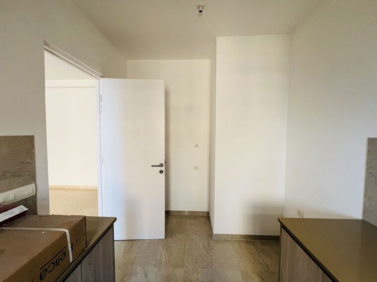 Room, hiranandani-cardinal 2.5 Bedroom 902 Sq.Ft. Apartment In Ghodbunder Road Thane 10194063