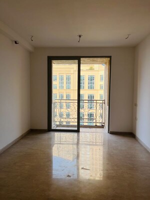 Room in 2.5 BHK Apartment at Hiranandani Cardinal, Ghodbunder Road – for Sale