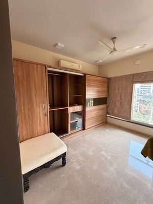 Room in 2 BHK Apartment at Khar West – for Sale