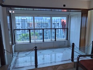 Room in 2 BHK Apartment at Milton Apartment, Juhu – for Rent