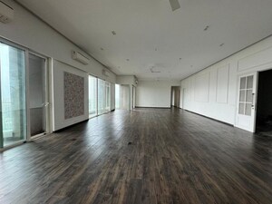 Room in 6+ BHK Apartment at Windsor Grande Residences, Andheri West – for Rent