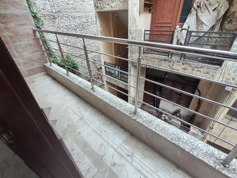 Balcony, mayur vihar 2.5 Bedroom 780 Sq.Ft. Builder Floor In Mayur Vihar Delhi 10194130