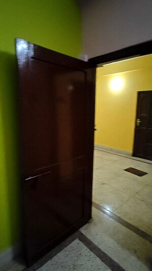 Room in 2 BHK Apartment at Jhowtala – for Rent