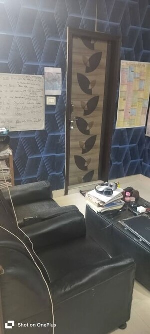 Living Room in 1.5 BHK Builder Floor at Mayur Vihar – for Rent