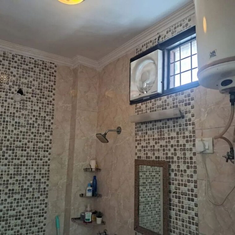 Bathroom, east of kailash 2 Bedroom 1400 Sq.Ft. Builder Floor In East Of Kailash Delhi 10194144