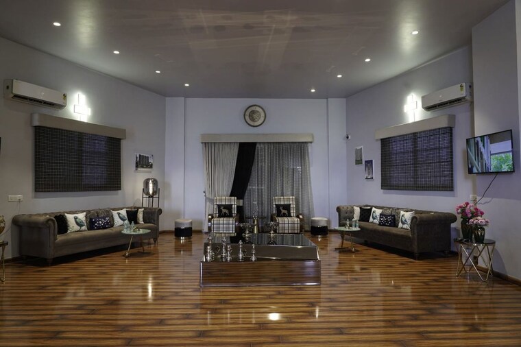 Gym, sector 21 6 Bedroom 1100 Sq.Yd. Independent House In Sector 21 Chandigarh 10194162
