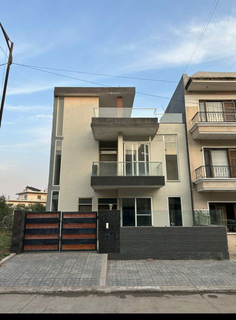 5 BHK + Servant Room Independent House For Sale in Sector 117