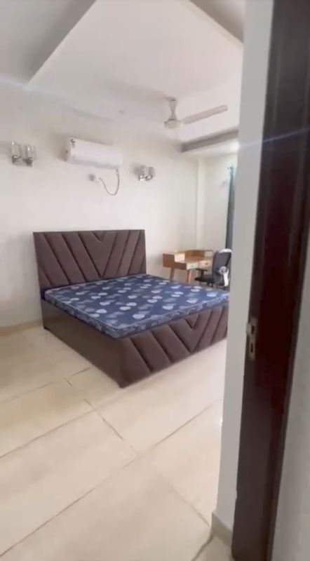 4 BHK + Pooja Room,Servant Room Builder Floor For Rent in South City 2