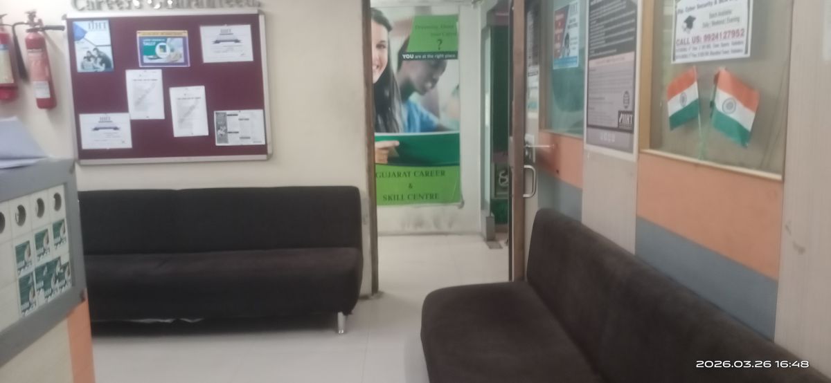 Office Space For Rent in Sayajigunj