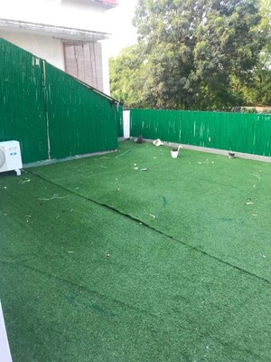 Swimming Pool in 5 BHK Builder Floor at Dlf Farms – for Rent