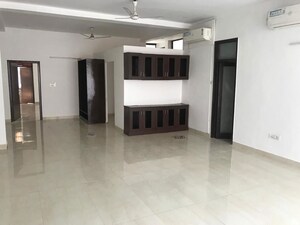 Room in 5 BHK Builder Floor at Dlf Farms – for Rent