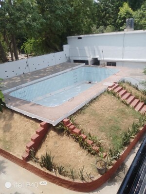 Swimming Pool in 5 BHK Builder Floor at Dlf Farms – for Rent